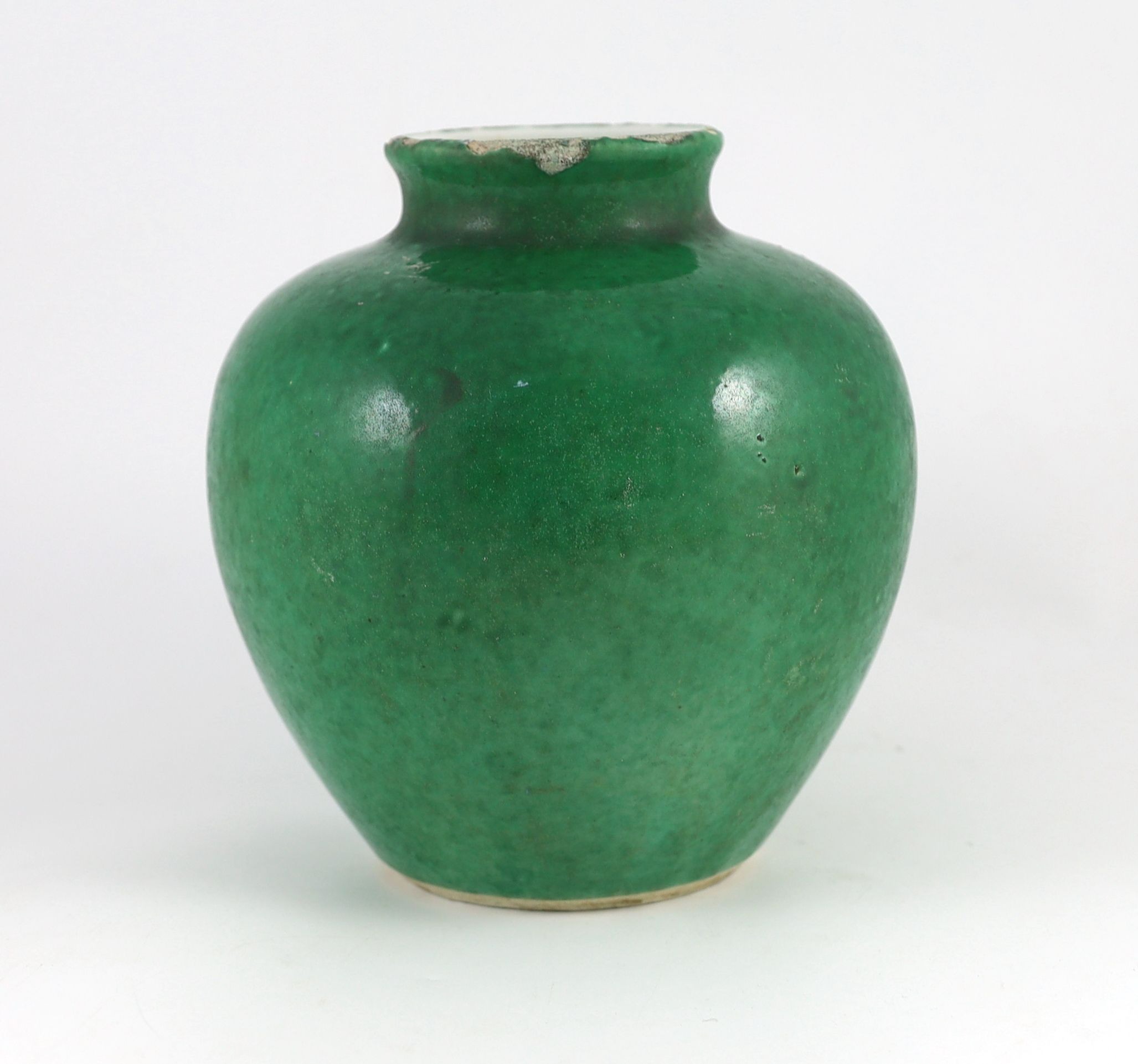 A Chinese green glazed ovoid jar, 18th/19th century 21.5cm high